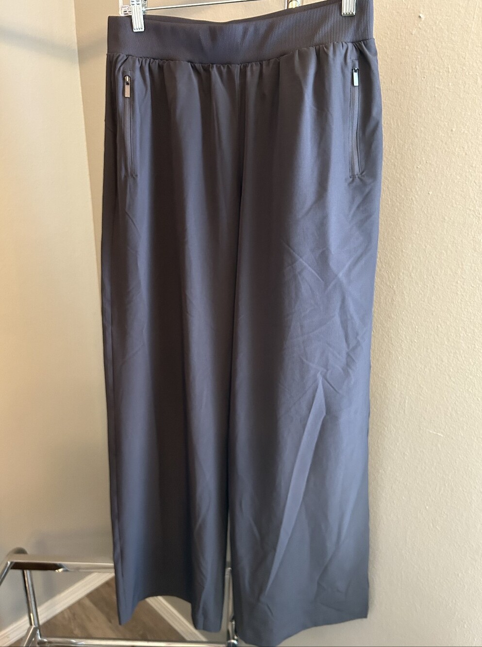 Rae Mode L Gray Wide-Legged Athletic Pants